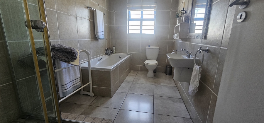 3 Bedroom Property for Sale in Blue Lagoon Western Cape